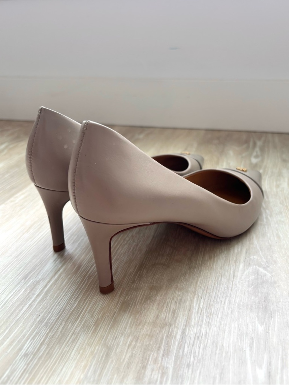 Tory Burch Fairfold 65MM Pointed Toe Pumps in Dust Storm - Size 6.5 - Picture 7 of 10